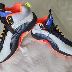 Jordan XXXV Center of Gravity Sneakers
