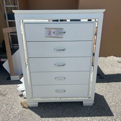 Brand New ! White chest with 5 drawers