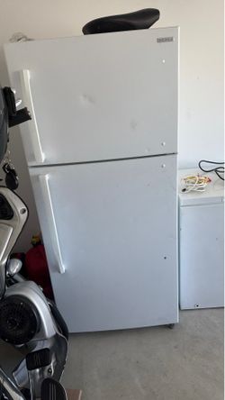 Free used Insignia refrigerator