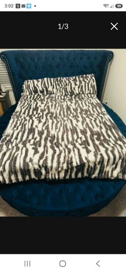 Round Queen Siz Bed