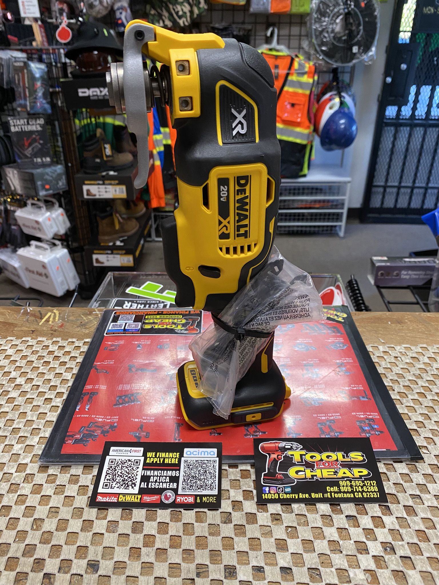 DEWALT 20V MAX XR Cordless Brushless 3-Speed Oscillating Multi Tool (Tool Only)