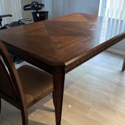 TABLE& 2 CHAIRS. FREE