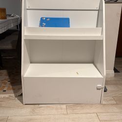 Book Shelf With Storage 