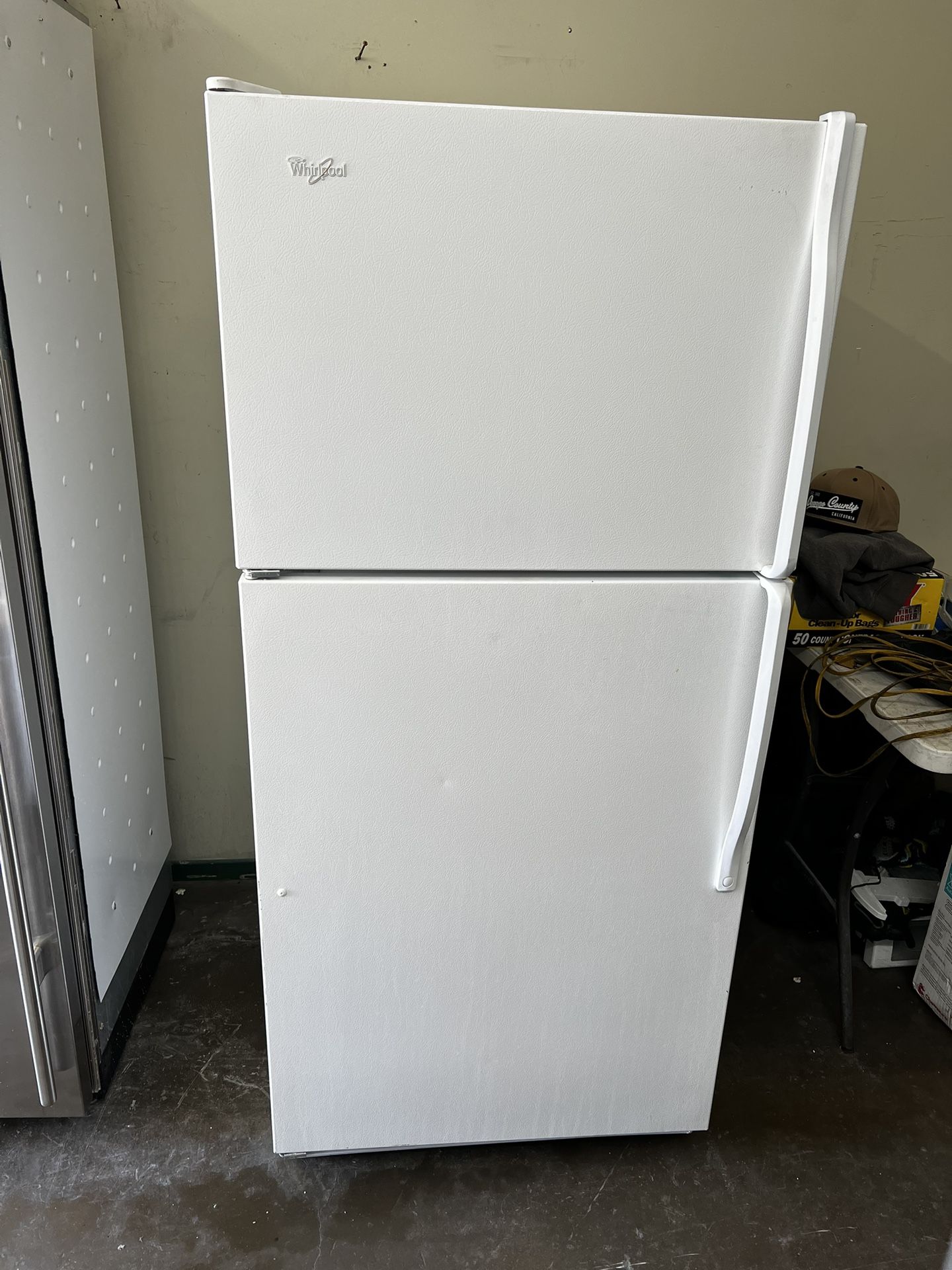 Whirlpool Apartment Size Top Freezer Refrigerator