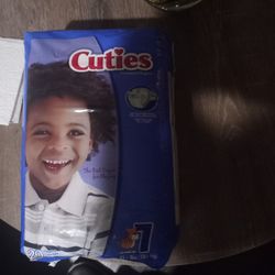 Cuties Premium  Diapers 20 In A Pack