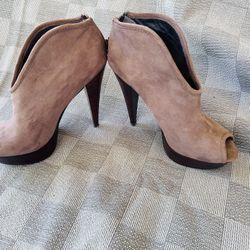 Ankle high heel boots 