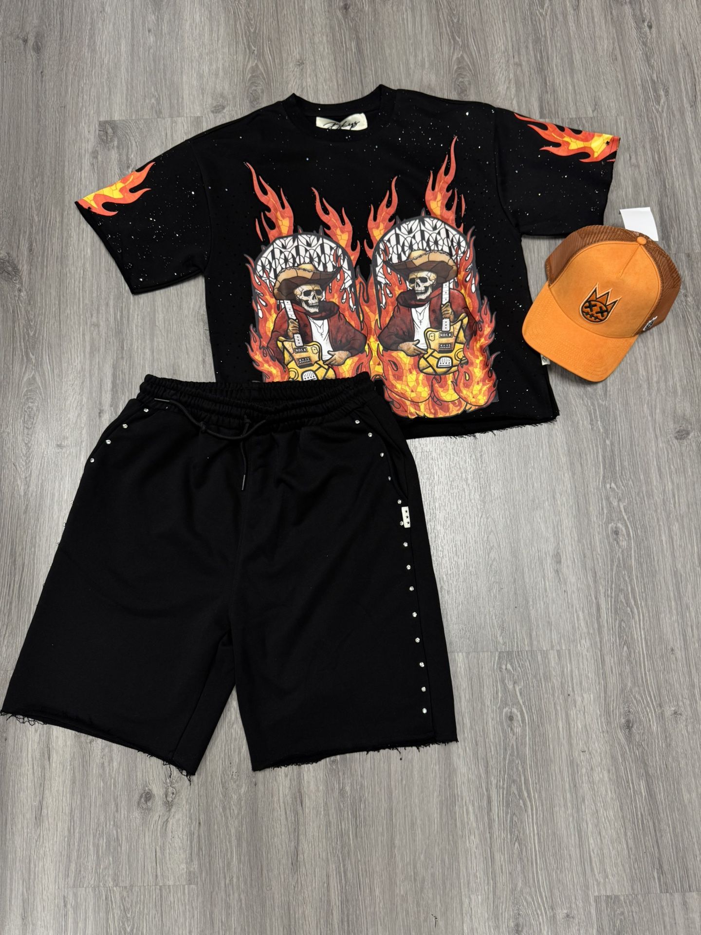 T SHIRT HAT AND JEANS 120$ Everything TODO 120$