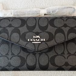 ✈️ TRAVEL IN STYLE – BRAND NEW COACH TRAVEL CLUTCH WALLET ✨✈️