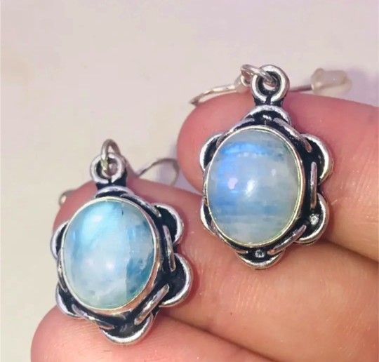 Natural Fiery Blue Rainbow Moonstones Small Rpund Earrings New!