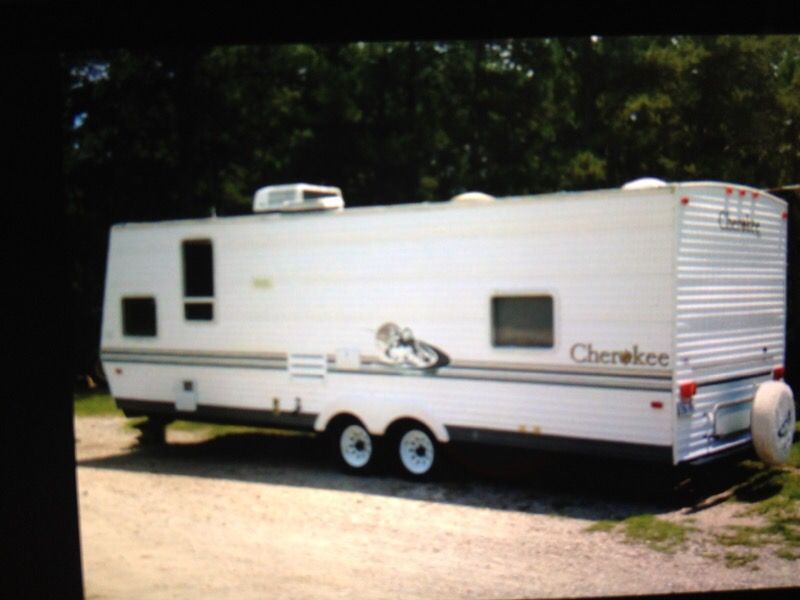2005' Coyote 27G Travel Trailer 30.5'