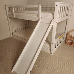 Twin Bunk Beds 