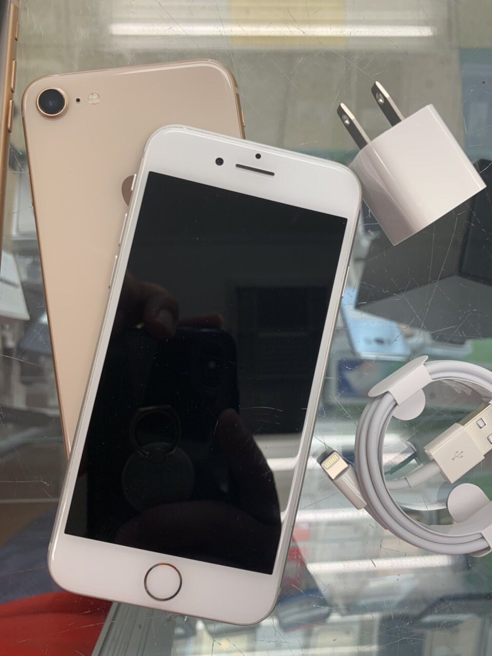 Factory Unlocked Apple iPhone 8, 64 gb Sold with warranty