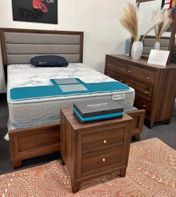 Wood Bedroom Set New 4 Pieces Queen Set Finance Available 