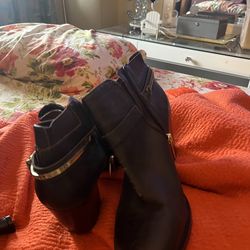 Women lather boots size 10