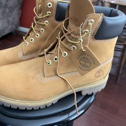 Timberland boots Size 10 (WIDE) 145$
