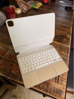 13” Apple IPad Magic Keyboard (white)