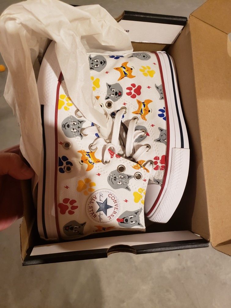 New Converse Kids Shoes Size 2 