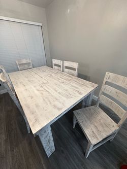 Table with 6 chairs