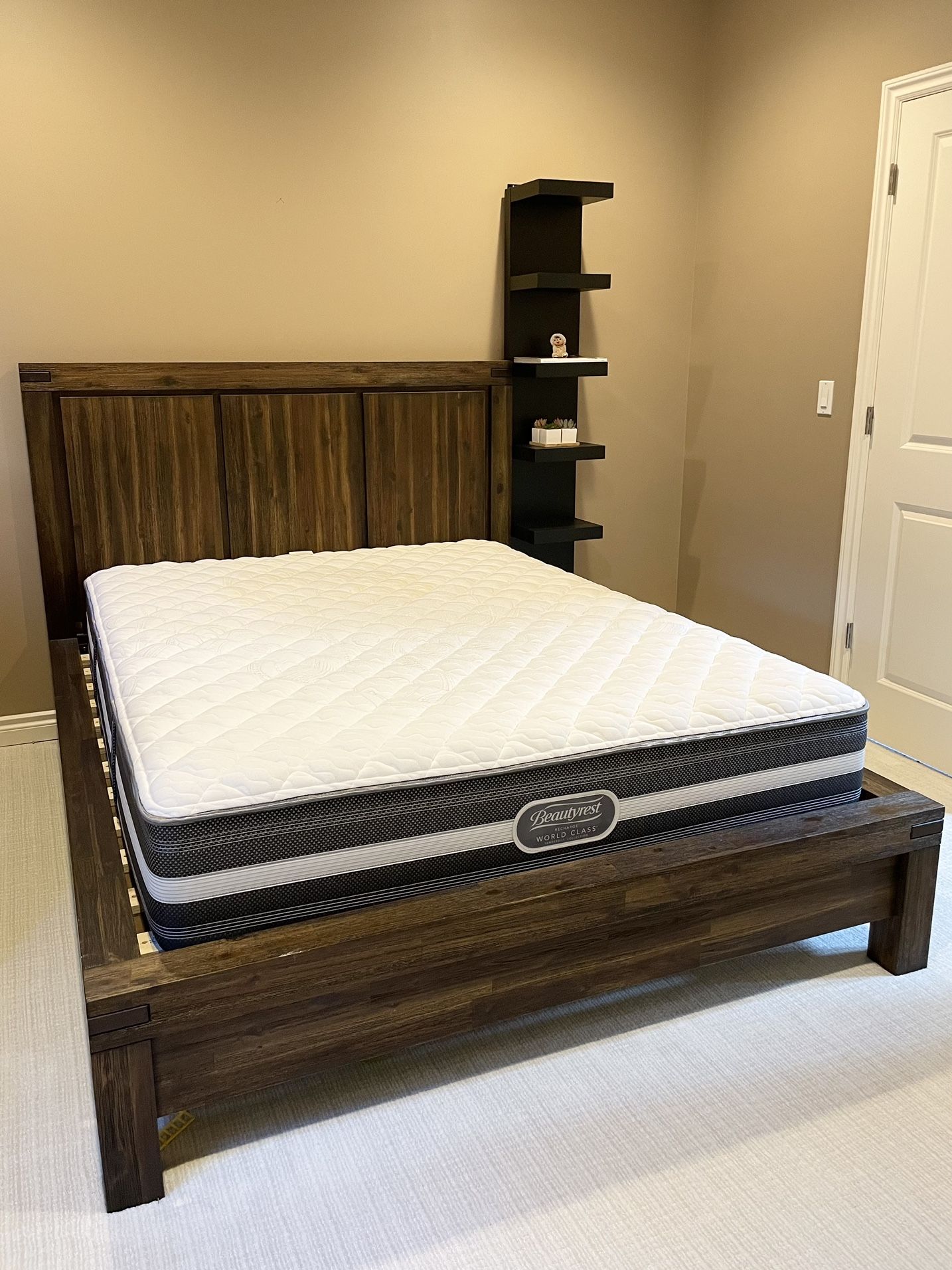 Macy’s Furniture Avondale Queen Platform Bed