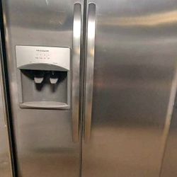New Frigidaire 26 Cu Ft Side by Side Fridge