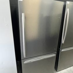 Mora 33” Wide Apartment Size Single Door Refrigerator 