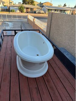 Freestanding bath jacuzzi