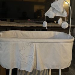 Delta Children Winnie The Pooh, Bassinet
