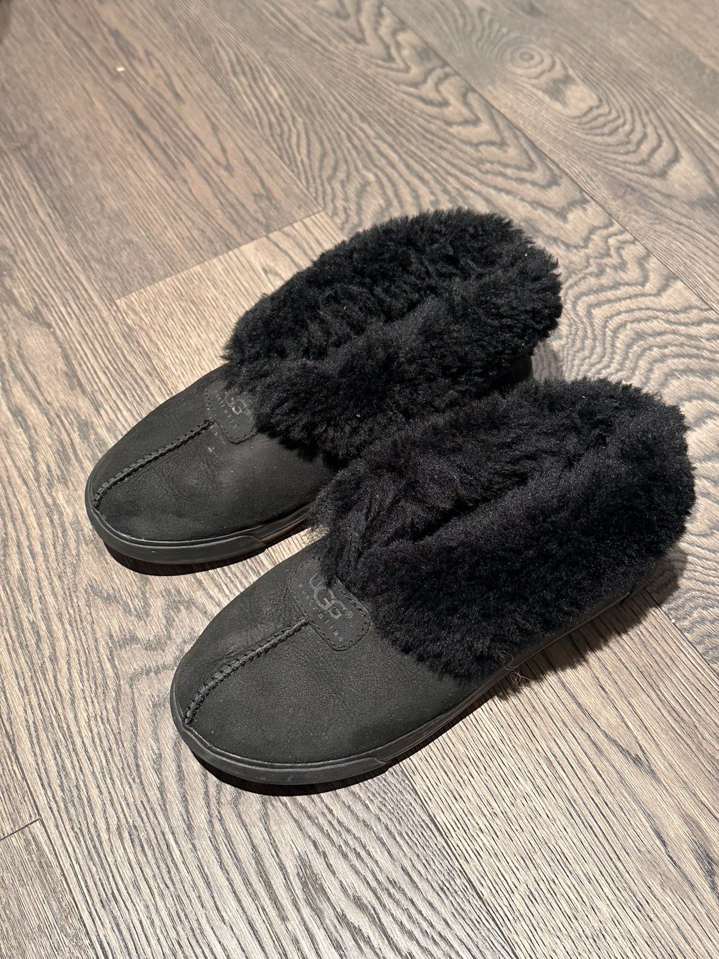 UGG womens black slip-on shoes size US6