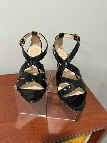 Elie Tahari Black Patent Leather Strappy Low Heel Sandal Size 39 / 8-1/2 US