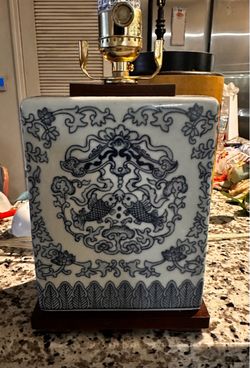 vintage Ralph Lauren blue and white porcelain Chinoiserie table lamp