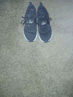 Black And White Nikes  Size 8 In Women