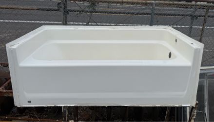Lightweight 60” Alcove Bathtub