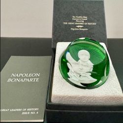 Baccarat Crystal Franklin Mint Paperweight the great Leader of history Cameo Napoleon Bonaparte  In great condition  Comes in box with certificate of 