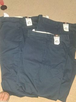 3 pantalones para hombre   talla 34×30  dickies  15 dll cada uno
