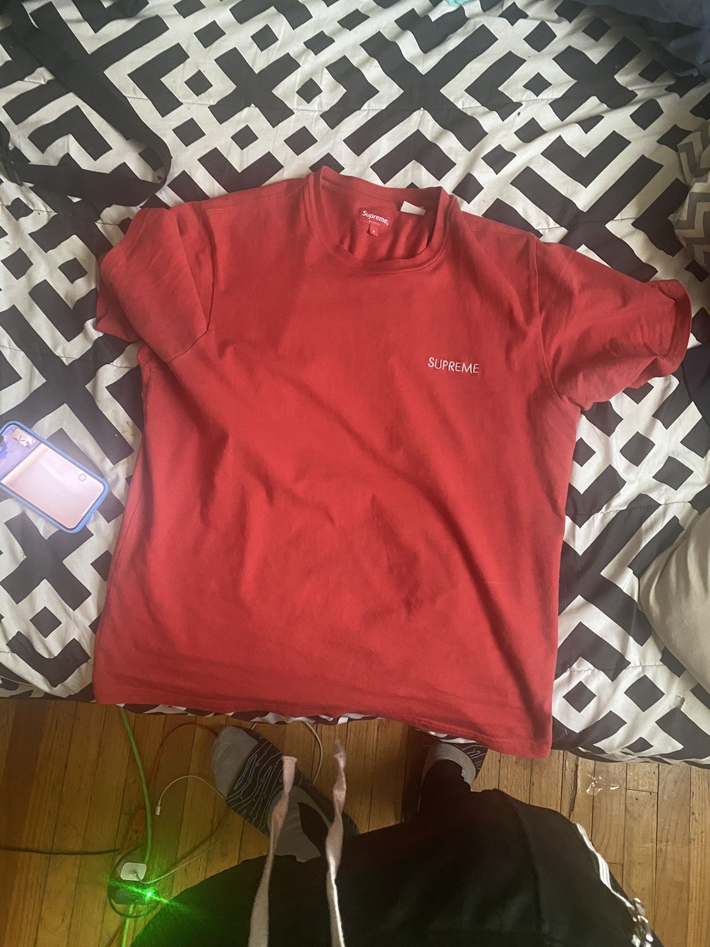red supreme shirt really a 1 size fit all so from s to l or xl kinda 
