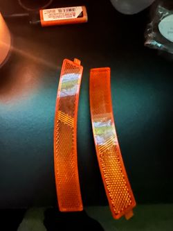 Ct4 Cadillac 2023 orange side fender lights