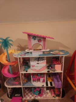 Doll House for sale