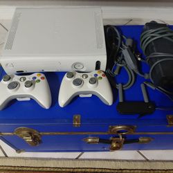 Microsoft X Box 360 Console w/ 2 Wireless Controllers BUNDLE