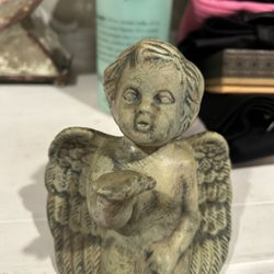 sitting Angel figurines