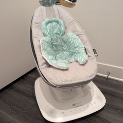 4moms Mamaroo Baby Swing With Built In Sound Machine With Newborn Insert