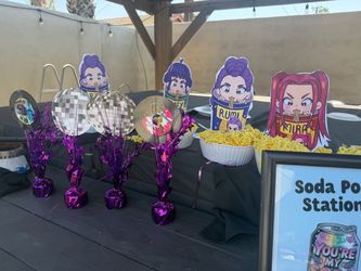 K pop center piece