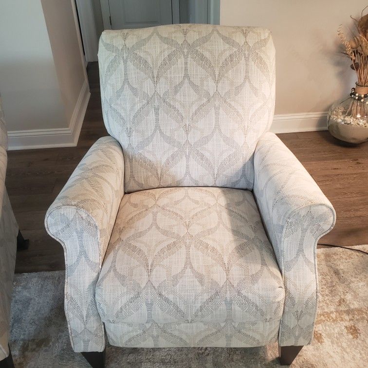 WHY YOU LOVE THESE TWO LAZYBOY RECLINERS
