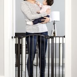 Regalo Arched Safety Gate 