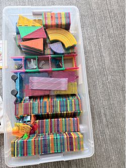 Magnetic Tiles – Hundreds of Pieces with Storage Bin