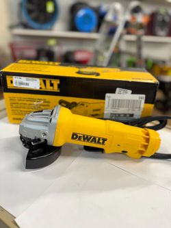 DEWALT 4.5 IN. SMALL ANGLE GRINDER USED