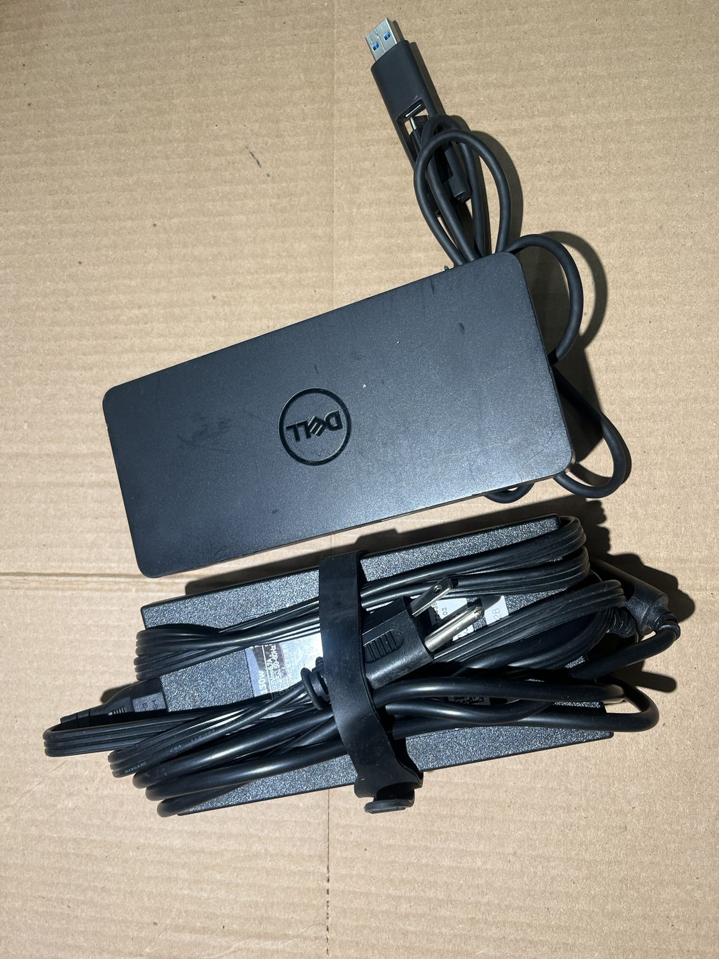 set of Dell D6000 Universal Docking Station With 130W AC Adapter