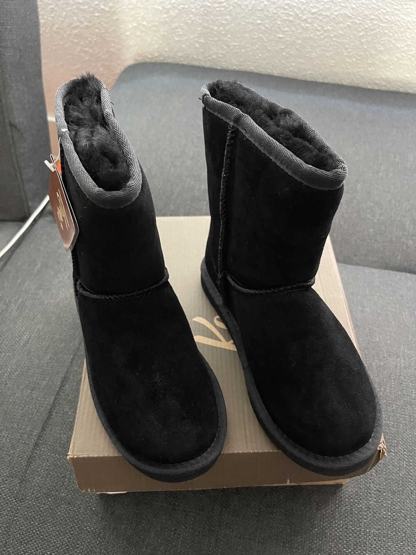 Womens Kemi Size 8 Boots UGGS STYLED NOT UGGS