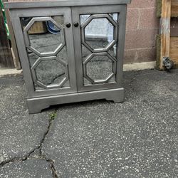 $50 Mirror Nightstand/end Table 