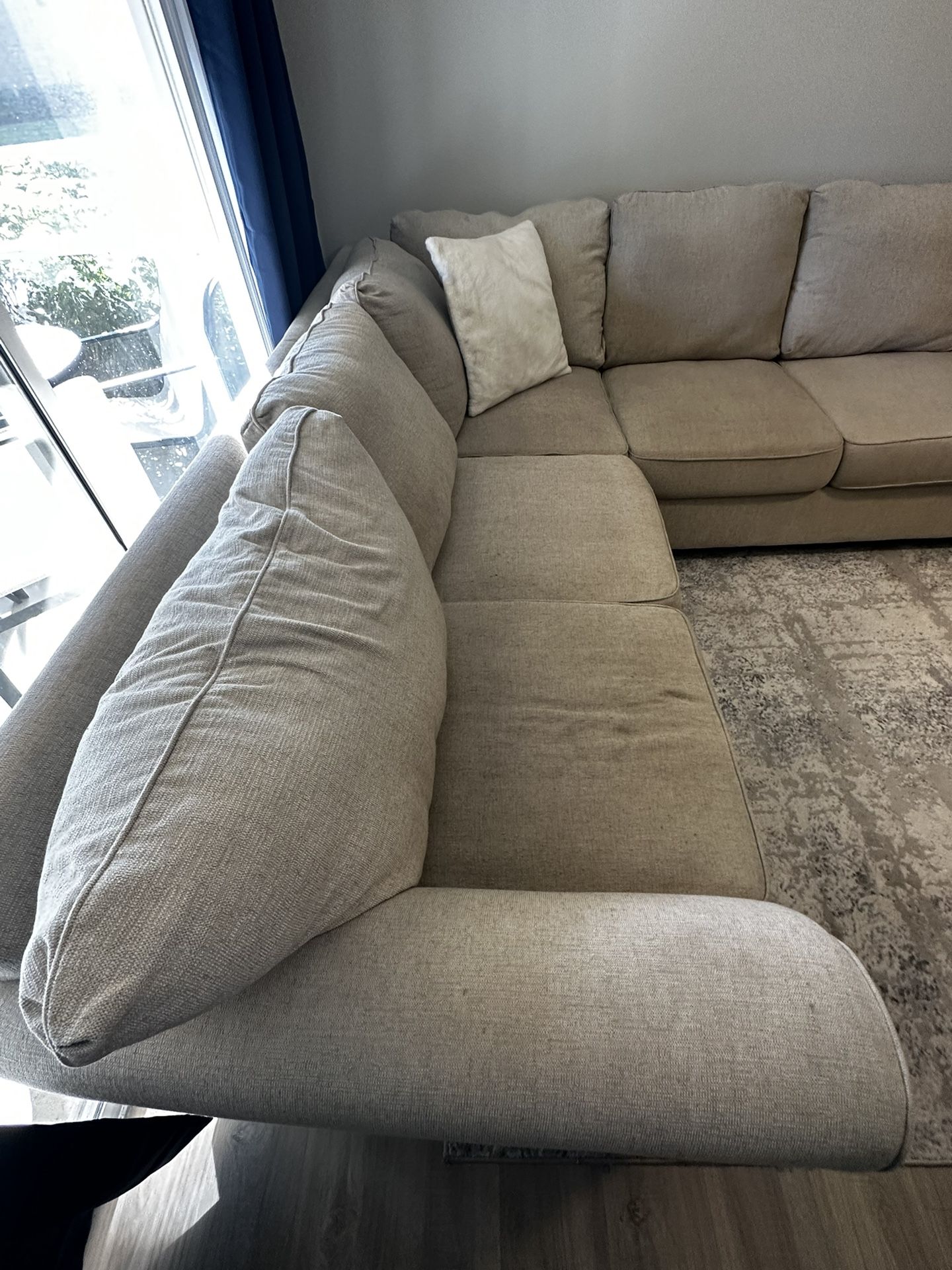 Sectional Couch With Chase for Sale in Wellington, FL OfferUp