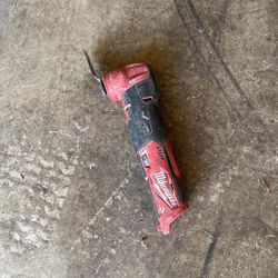 Milwaukee Fuel M12 Multi-tool
